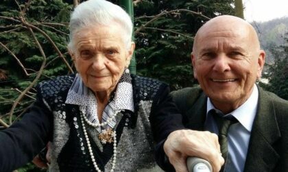 A 104 anni la mamma del sindaco di Colverde vaccinata a domicilio