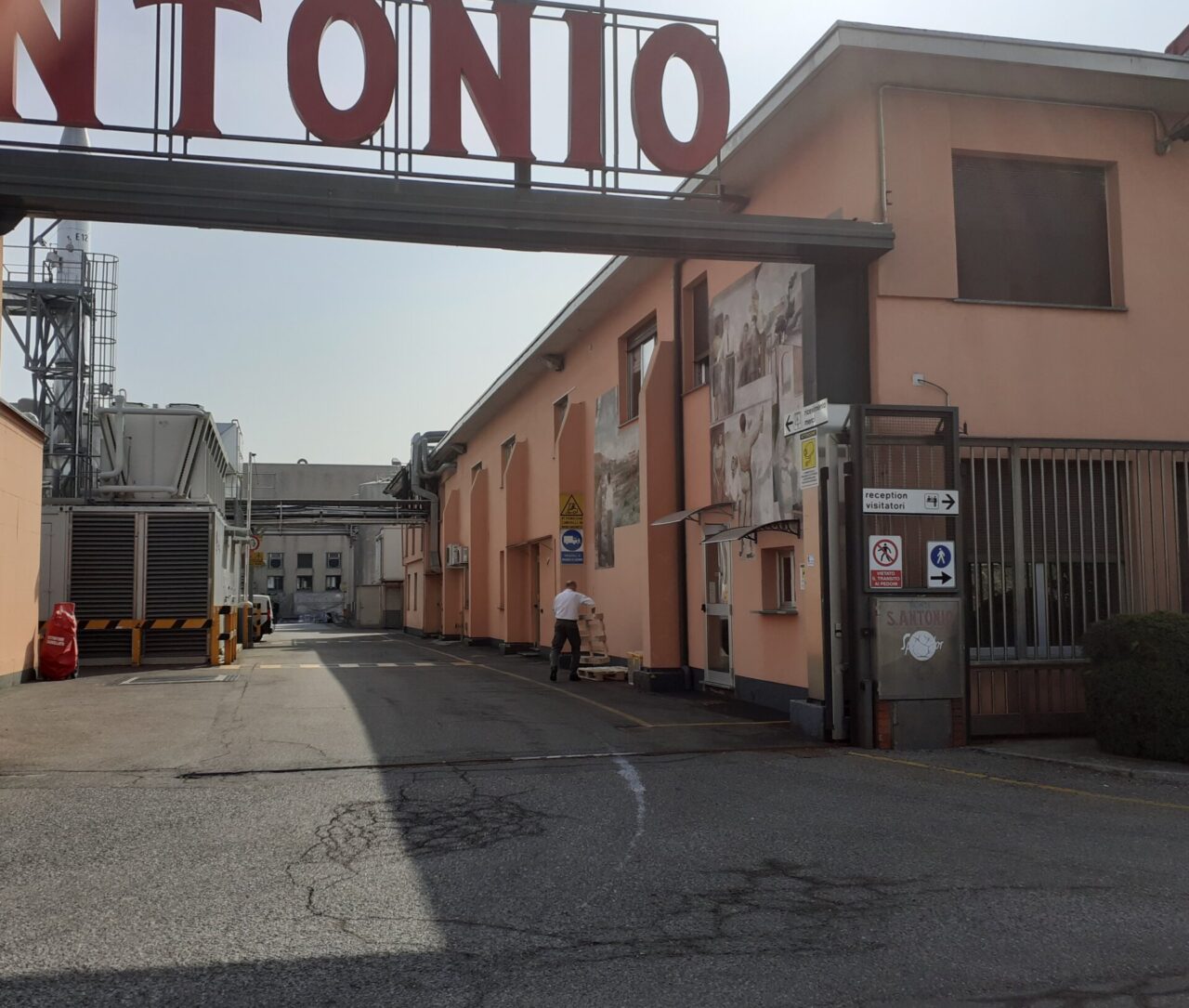 Infortunio sul lavoro a Cadorago: operaio scivola dalla scala
