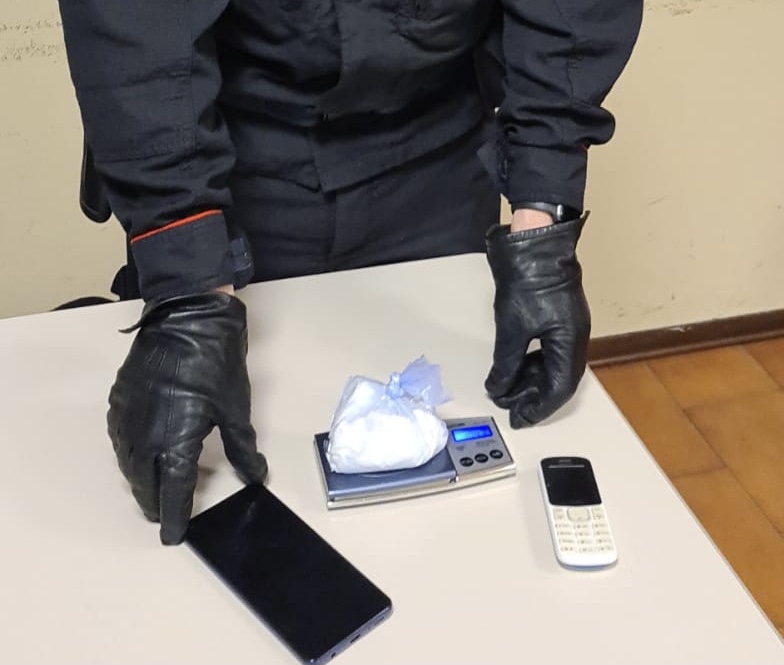 Cocaina rifornita nel bosco, arrestato un giovane senza fissa dimora