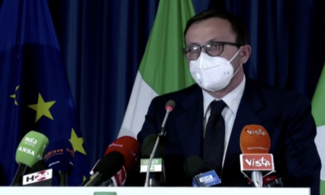 Presentato il portale di Poste Italiane che gestirà le vaccinazioni in Lombardia, online da domani