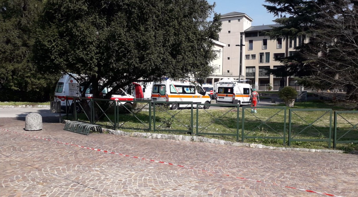 Uova di cioccolato: festività dolci e solidali all’ospedale di Erba
