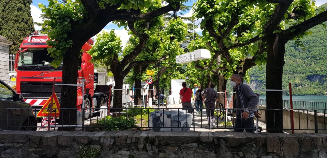 Laglio riparte dalla cultura con il Simposio di Scultura: cinque artisti comaschi all’opera nel parco
