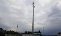 Duecento firme contro l’antenna telefonica installata a Uggiate Trevano