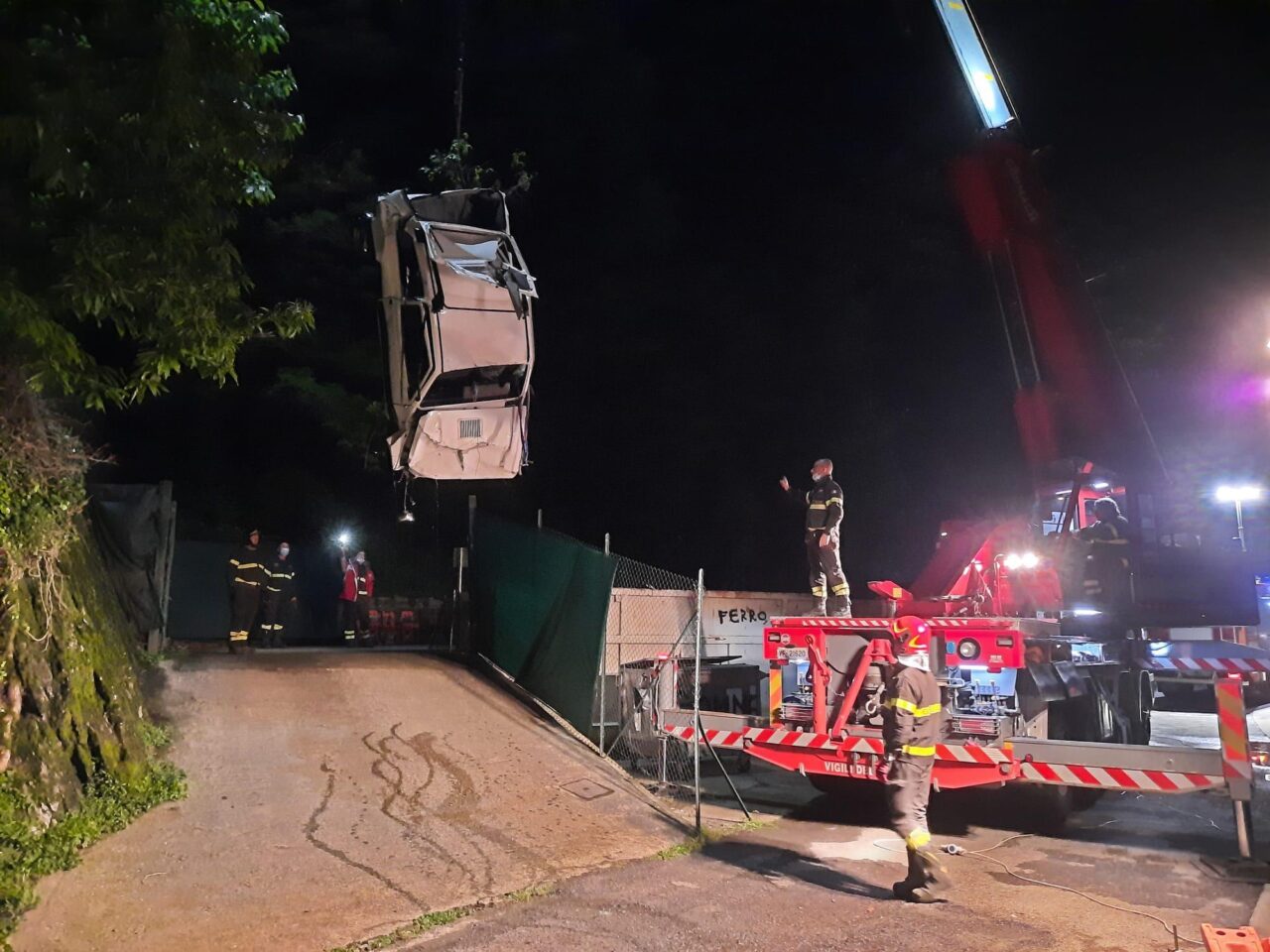 Recuperata l’auto della donna morta nel lago