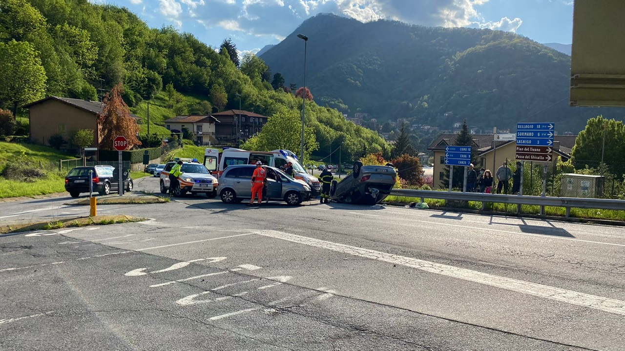 Si ribalta un’auto, paura ad Asso