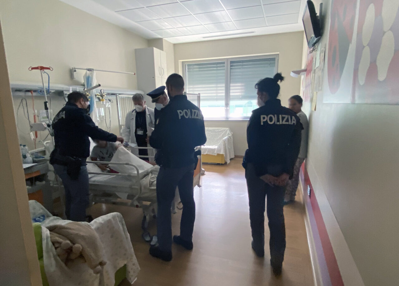 Visita speciale per i bimbi della Pediatria del Sant’Anna da parte degli agenti della Polizia di Stato