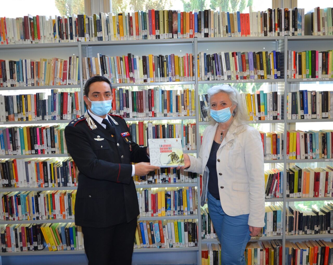 Donato il volume “La Grande Guerra dei Carabinieri” alla biblioteca di Como