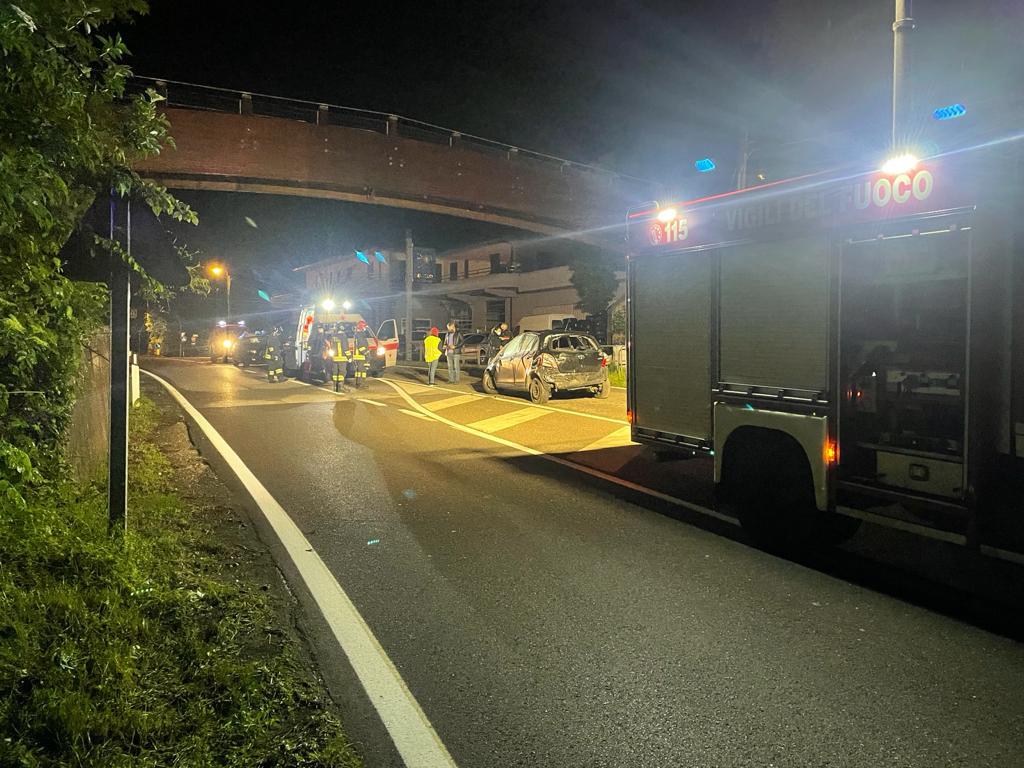 Due incidenti a Gravedona e Bizzarone: feriti tre giovanissimi SIRENE DI NOTTE
