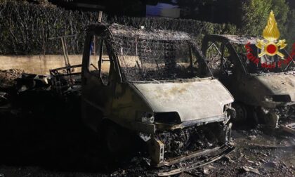 Camper in fiamme a Lenno, scoppia anche una bombola: aperte le indagini