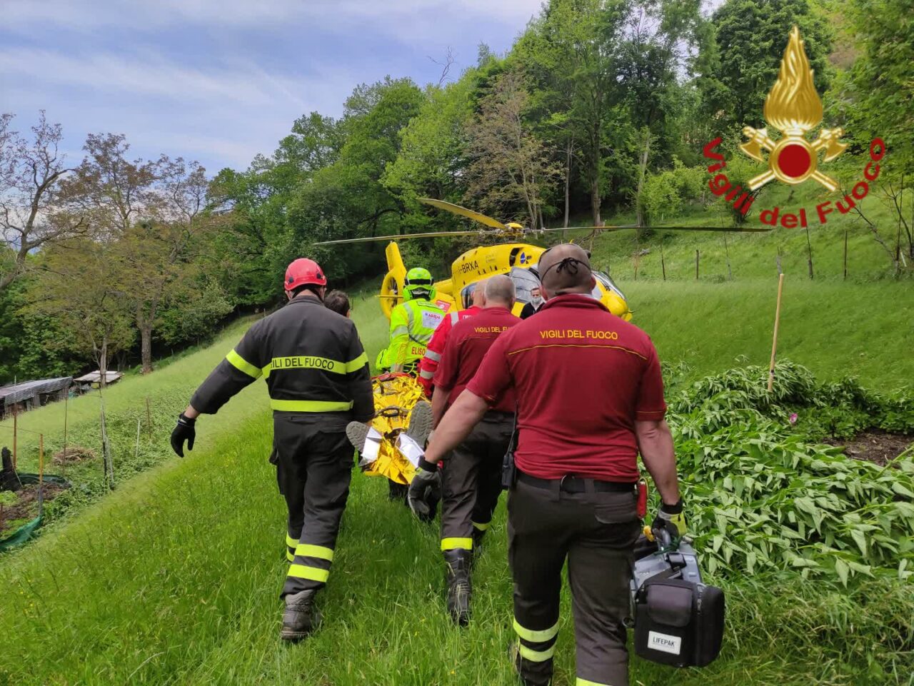 Si ferisce mentre fa giardinaggio, mobilitati elisoccorso e Vigili del fuoco