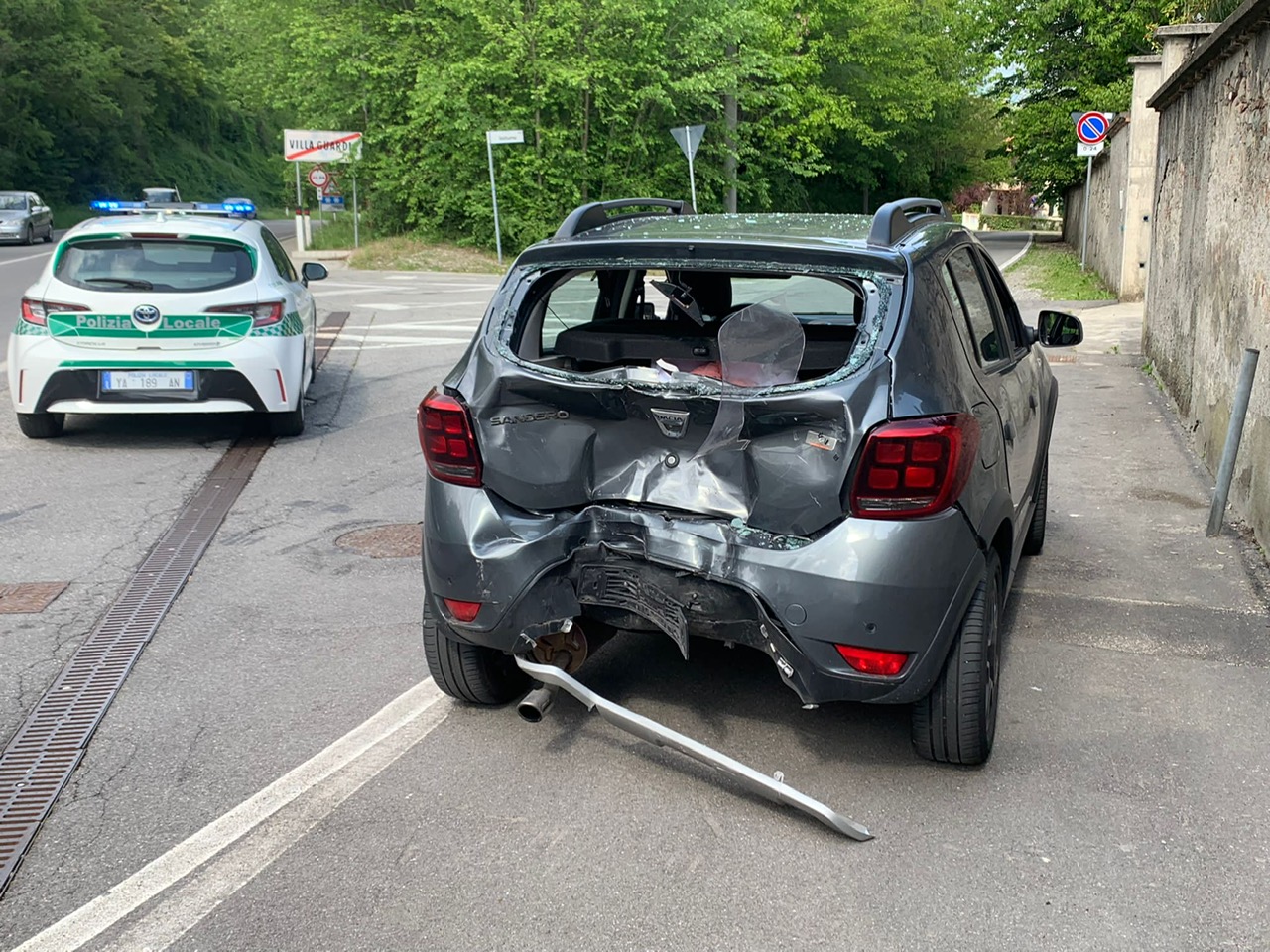 Due feriti nello scontro tra uno scooter e un’automobile