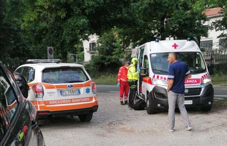 Investito un ciclista ad Alzate: arriva l’elisoccorso, è grave