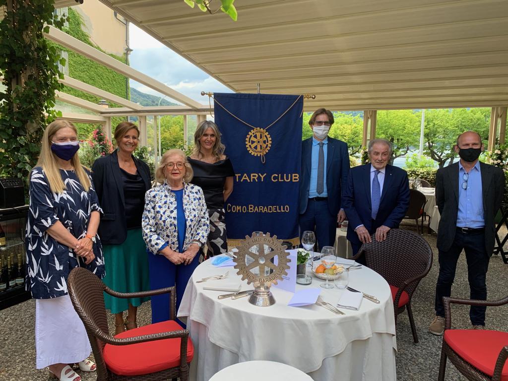 Rotary Club Como Baradello e Lifegate unite per l’ambiente portano il cestino mangia-plastica nel Lago