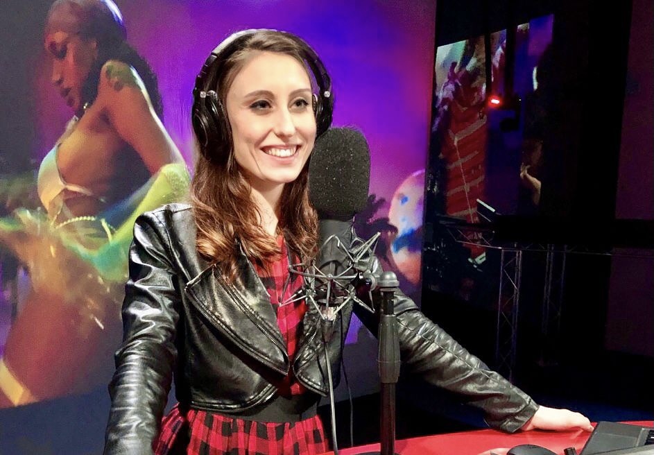 Giulia Taiana, la voce amica al microfono di Rtl 102.5