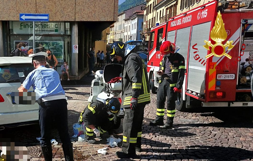 Scontro tra auto e moto, ferito un centauro