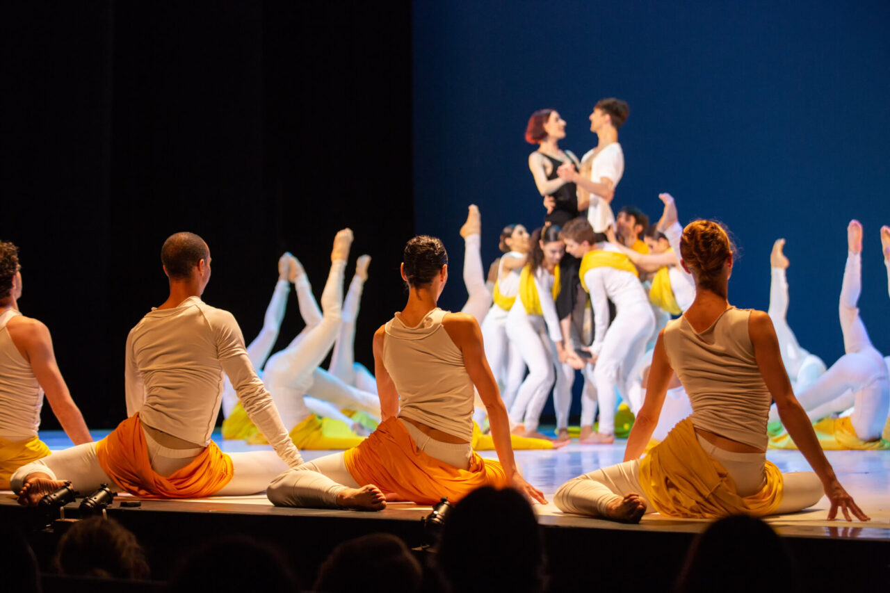 Il Béjart Ballet Lausanne in anteprima assoluta in Italia si esibiste al Villa Olmo Festival