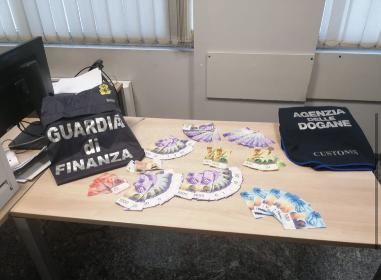 Valico Como-Brogeda intercettati 344mila euro non dichiarati