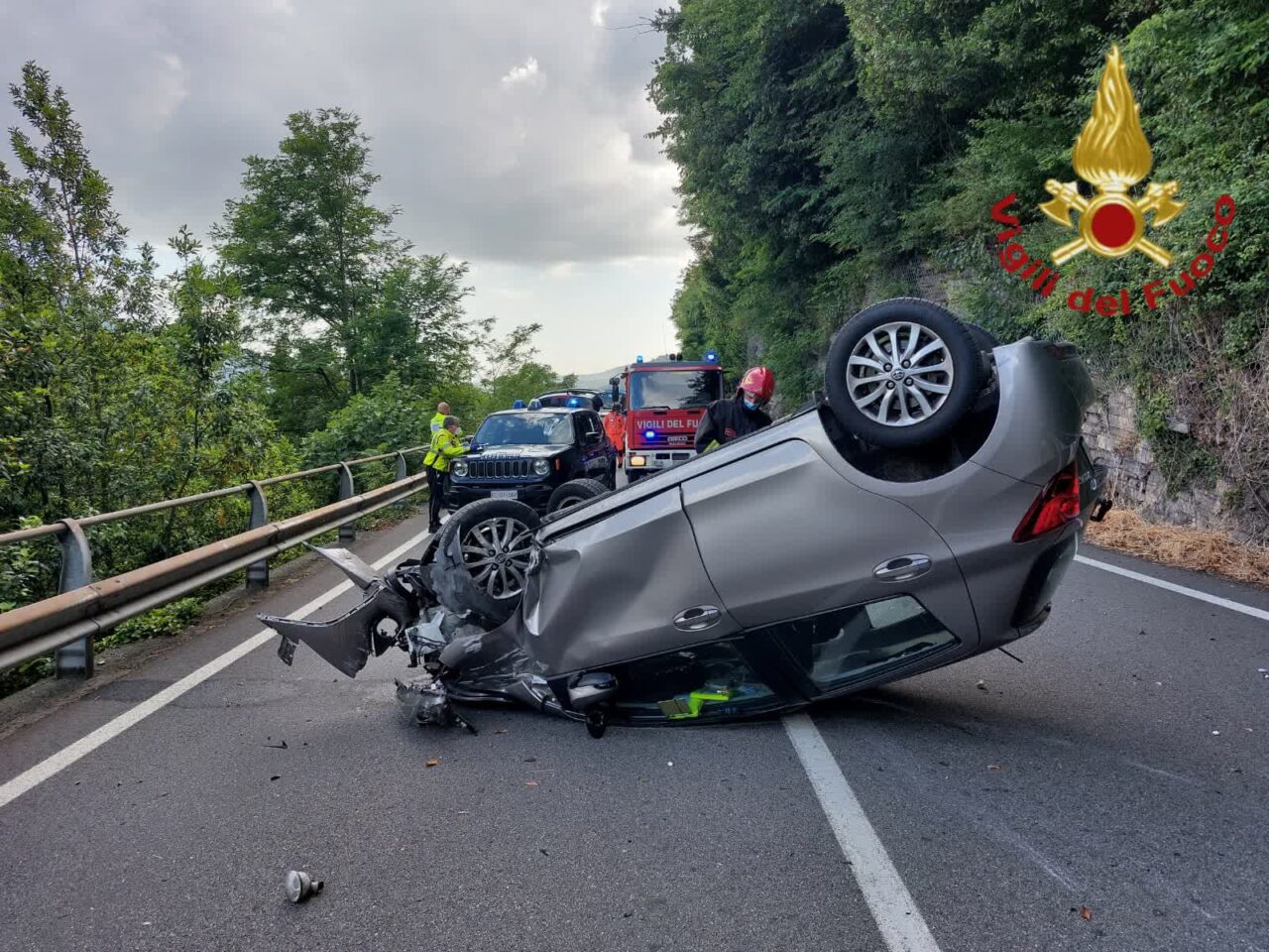 Incidente a Carate Urio: perde il controllo dell’auto e si ribalta