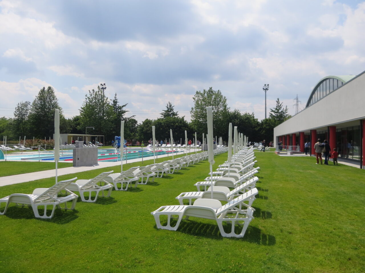 Riaprono le piscine scoperte al Lambrone