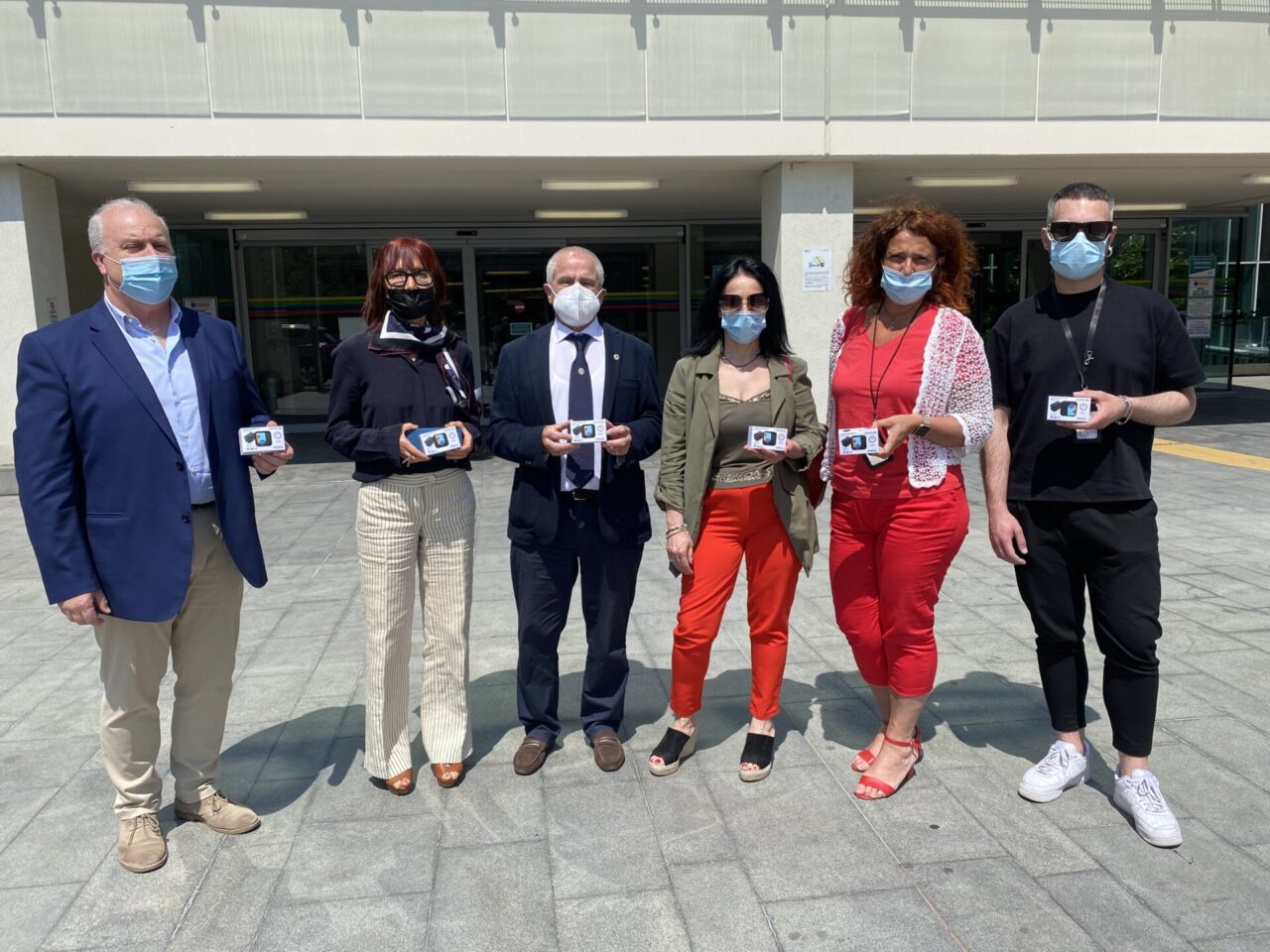 Dal Lions Club Menaggio e Centro Lago la donazione di 36 saturimetri e 2 computer
