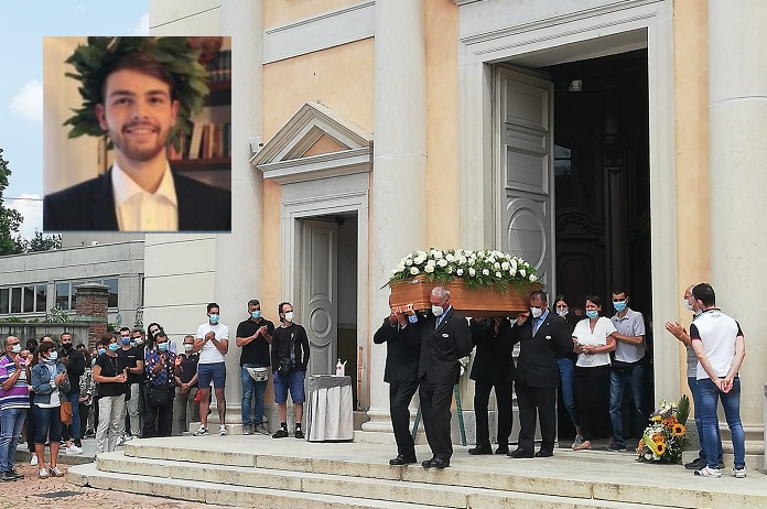 In 500 per l’ultimo saluto a Luca Fusi, il 22enne deceduto nell’incidente nautico