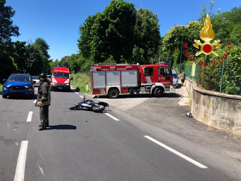 Moto contro un’auto: centauro trasportato in ospedale