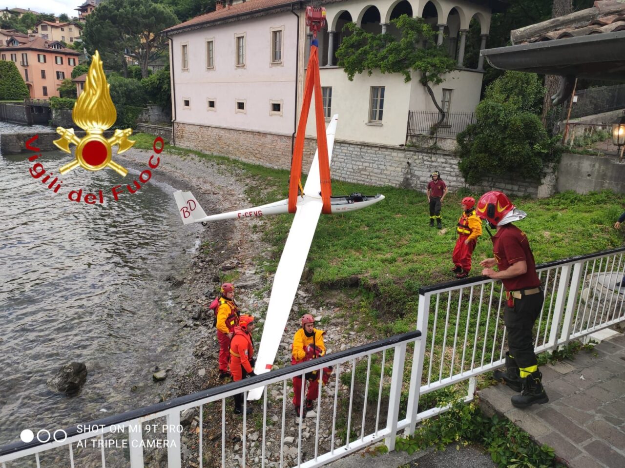 Aliante finisce in acqua a Menaggio: salvato il pilota