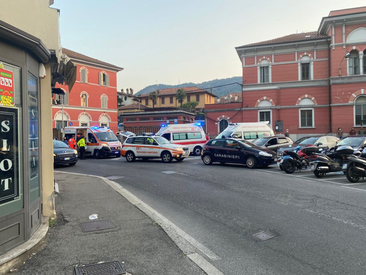 Rissa in largo Giacomo Leopardi: tre feriti, intervengono i Carabinieri
