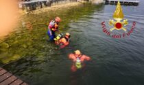 Si tuffa da un pontile e non riemerge: turista annega nel lago