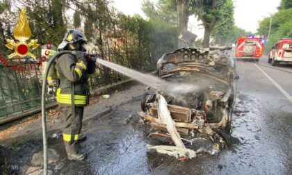 Incendio auto a Como