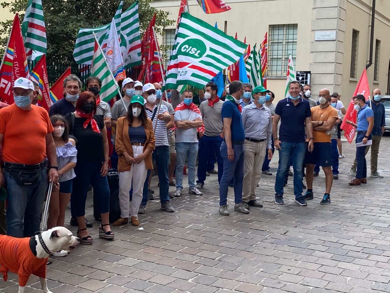 Lavoratori gas, acqua ed elettricità in sciopero: “No all’appalto esterno dell’80% delle attività”