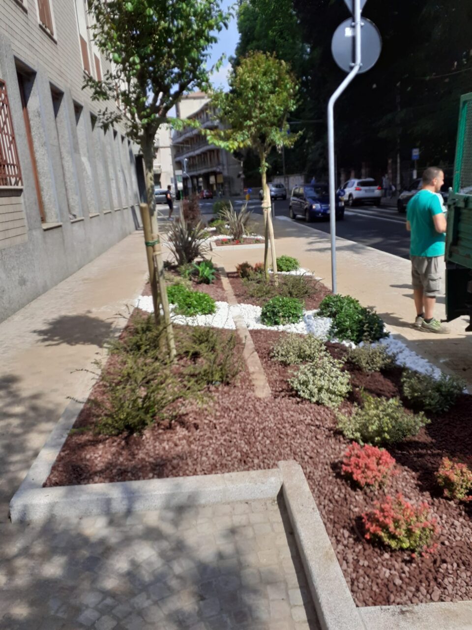 Aiuole completate in via Roma, nuovo look in centro