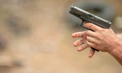 Scoppia una lite alla stazione di Lomazzo e spunta una pistola: denunciato 42enne