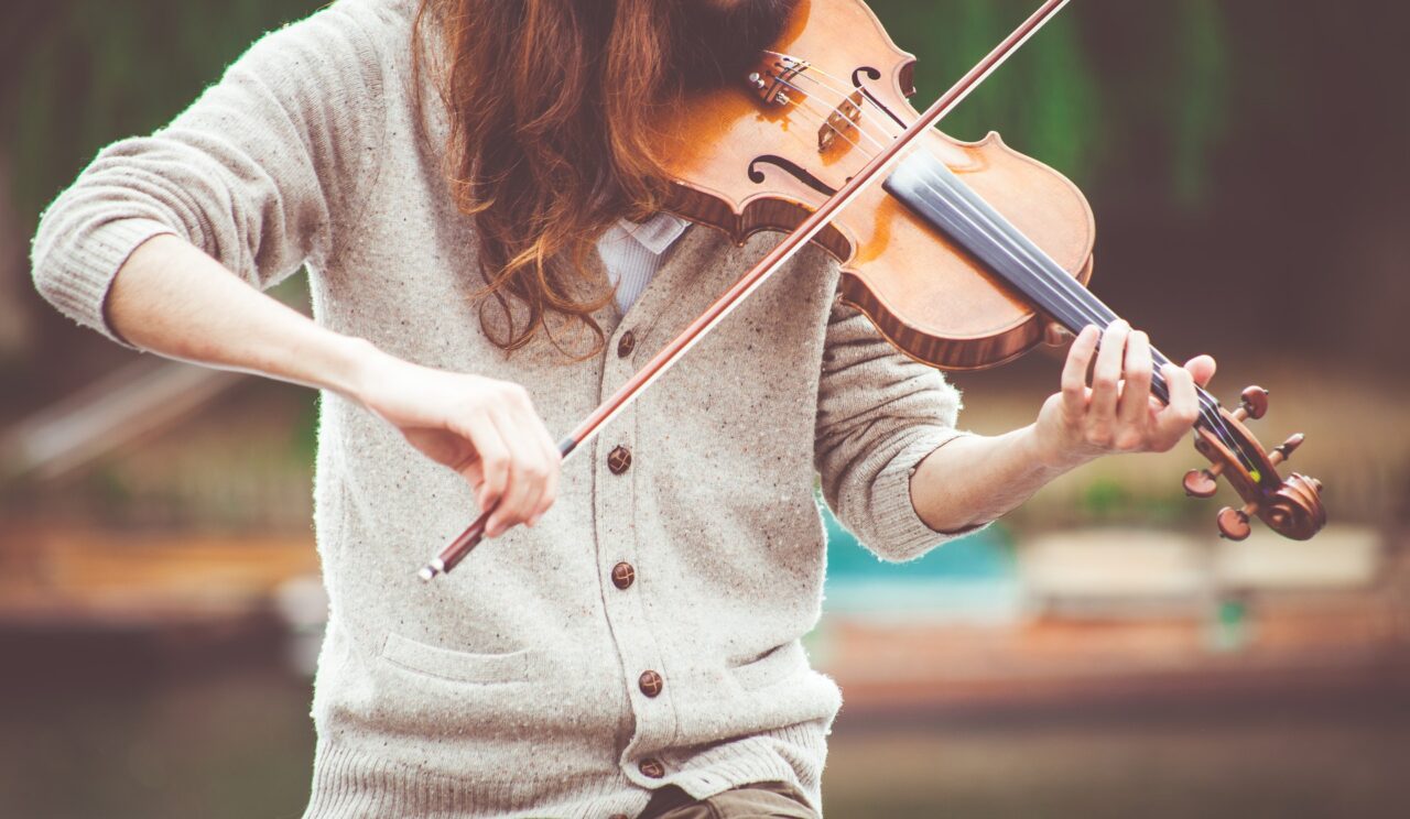La violinista erbese Sofia Manvati domani protagonista al Conservatorio “Verdi” di Milano