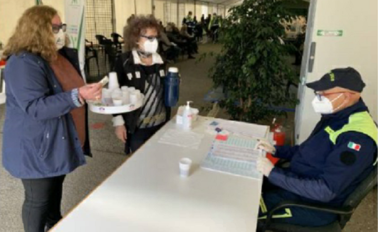 L’iniziativa dei due volontari Pro loco ha scaldato i cuori di chi è impegnato nella lotta al Coronavirus