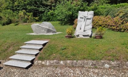 Un altare in granito per il parco di Chiesa Alta a Drezzo