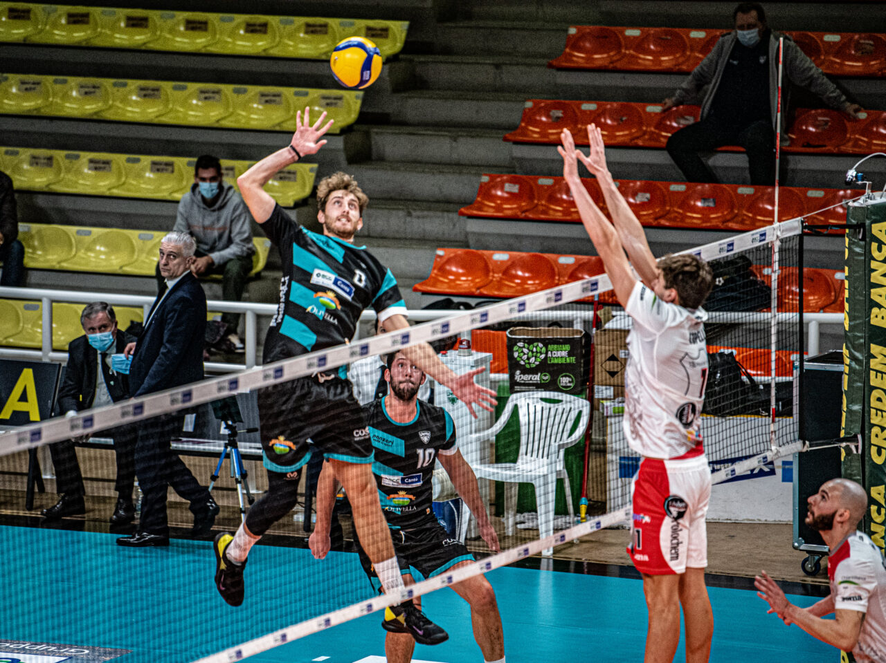 Pool Libertas Cantù conferma al centro Federico Mazza