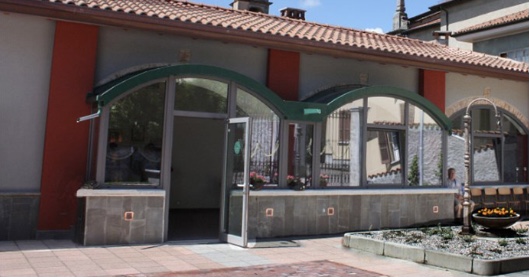 Estate nel cortile della sede degli Alpini, stasera concerto