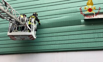 Pannellature pericolanti al Sant'Anna, intervengono i Vigili del fuoco