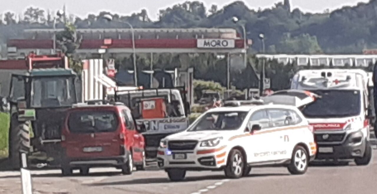 Incidente ad Alzate Brianza scontro tra auto e moto