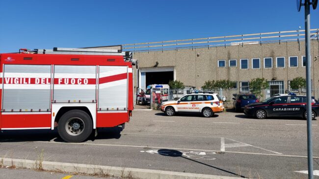 Incidente in ditta a Carbonate: mano e braccio nel tornio in funzione, amputata una falange