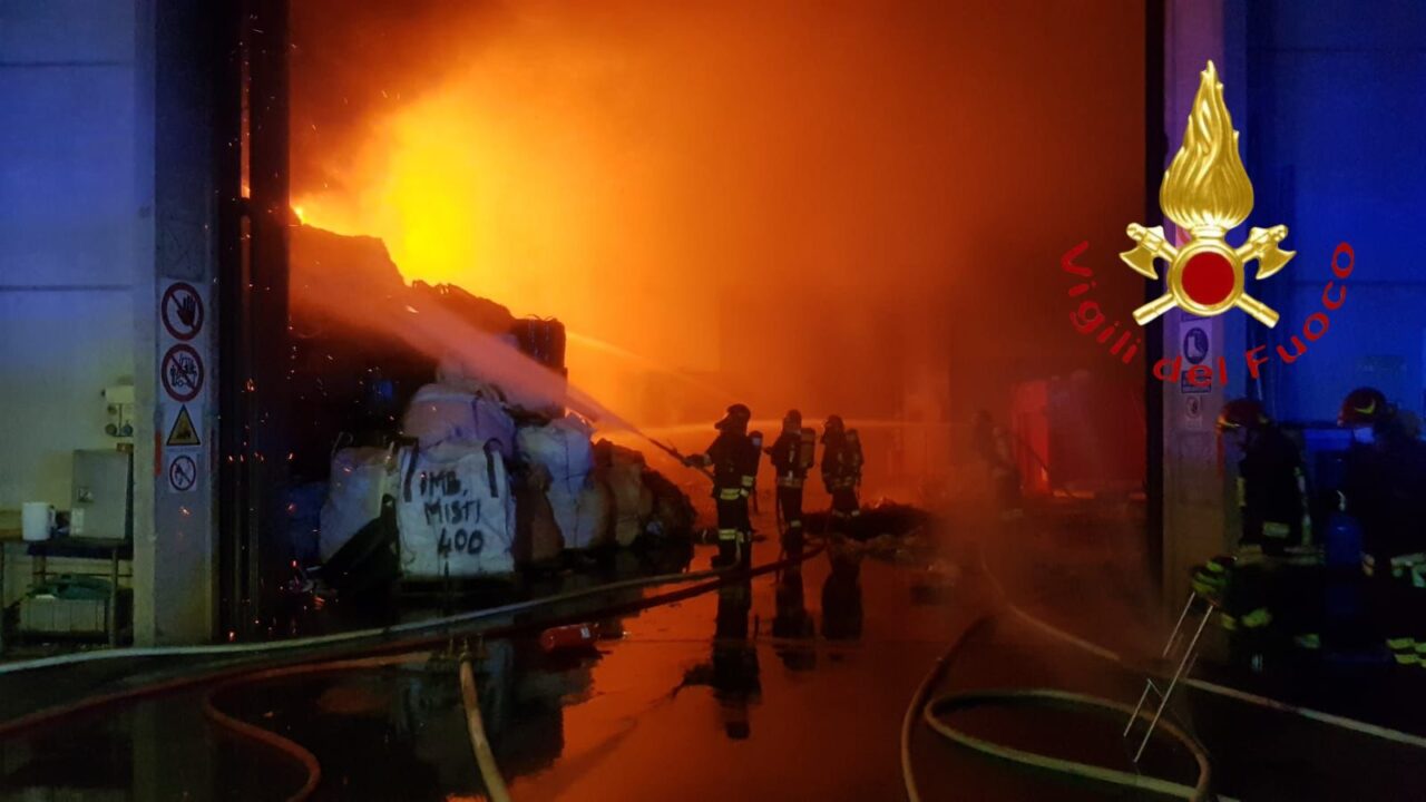 Incendio ad Albese, il comunicato dell’azienda: “Nessun pericolo”