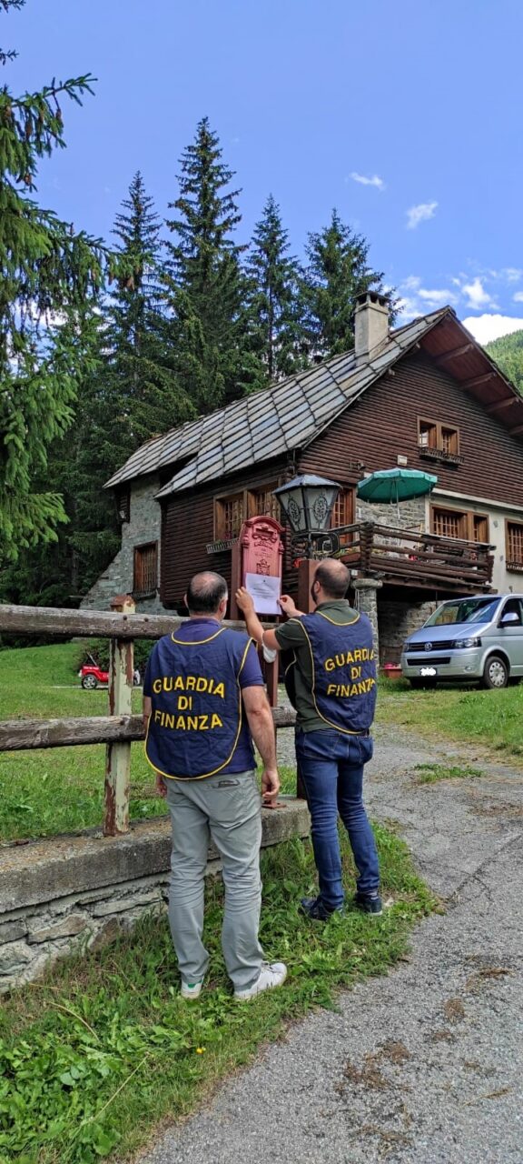 Peculato e falso in bilancio: sequestrati oltre 550mila euro a una società pubblica di Mozzate