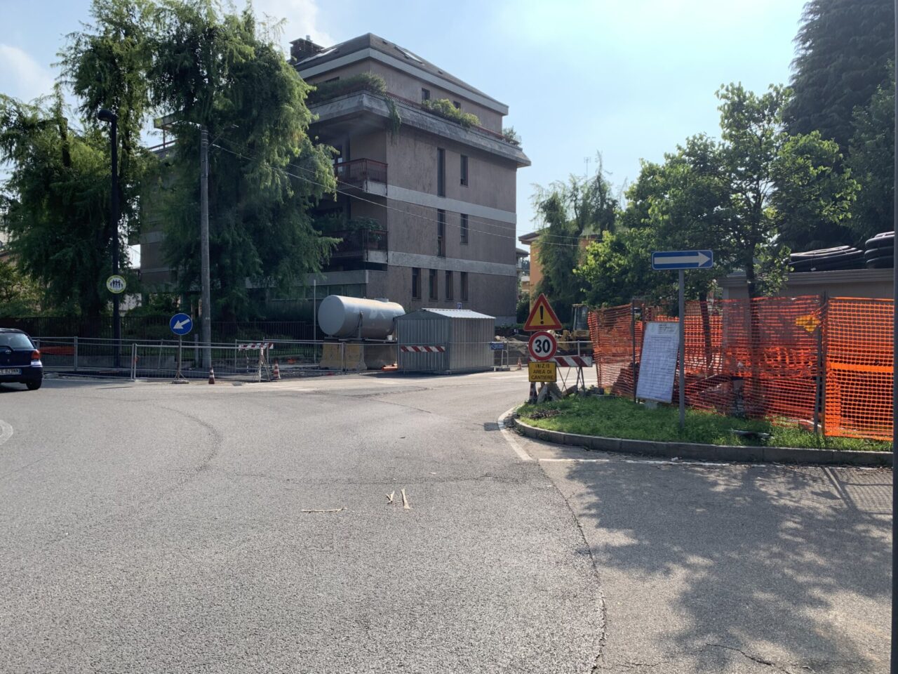 Partiti i lavori in via Virgilio a Mariano Comense. L’assessore: “Finiremo entro l’inizio di settembre”