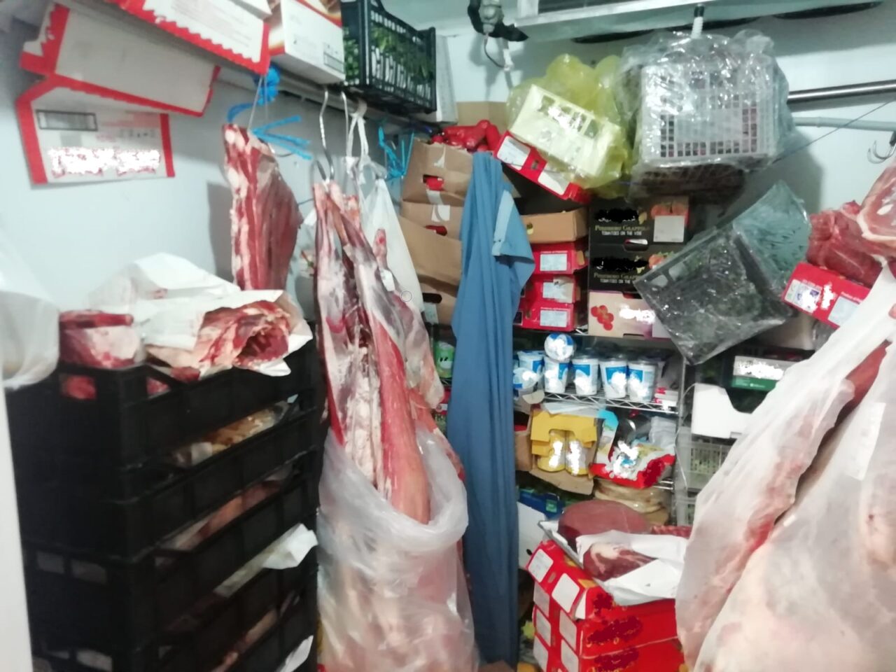 Verdure, carne e pesce in cattivo stato e senza tracciabilità: denunciato commerciante di via Milano