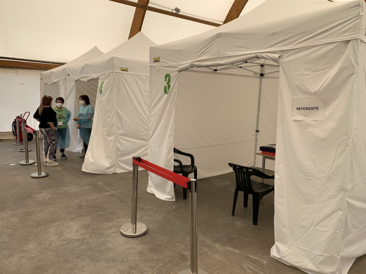 Vuole il Green pass senza fare la seconda dose: urla contro il medico dell’hub