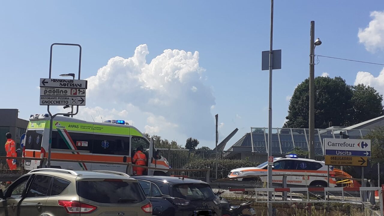 Incidente a Tavernerio: auto contro moto