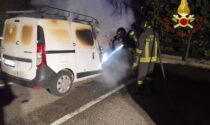 Furgone in fiamme a Casnate con Bernate