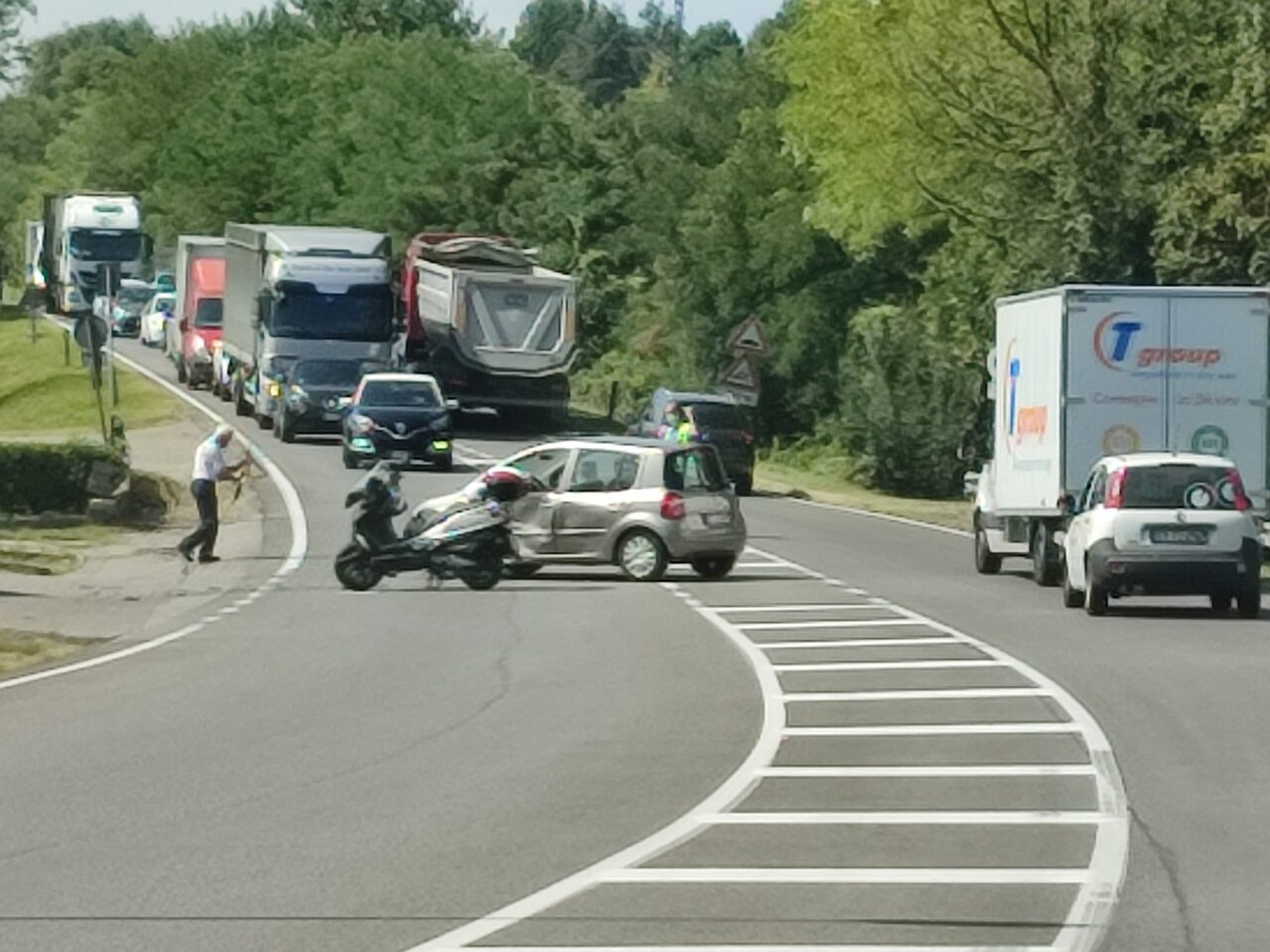 Incidente sulla Novedratese a Carimate tra auto e scooter