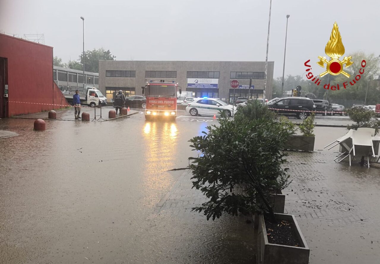 Maltempo: esonda il torrente a Villa Guardia, CenterVill allagato. Chiusi ponti e sottopassi, ecco quali